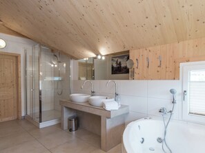 Chalet | Bathroom