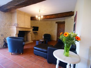 House | Living room - Cozy Farmhouse in Maisons With Fireplace (Maisons)