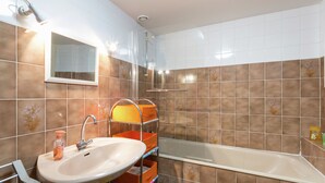 Unclassified image, 4 of 31, button - Cozy Holiday Home in Billio With Private Pool (Billio)