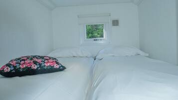 Chalet | 2 bedrooms, individually furnished, bed sheets