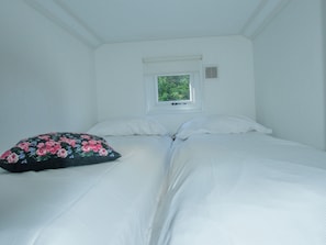 Chalet | 2 dormitorios, mobiliario individual, ropa de cama