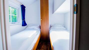Chalet | 2 bedrooms, individually furnished, bed sheets