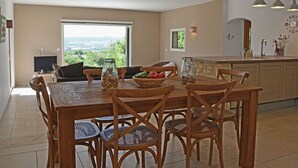 Dining - Cozy Villa in Saint-privat-de-champclos With Private Pool (Saint-Privat-de-Champclos)