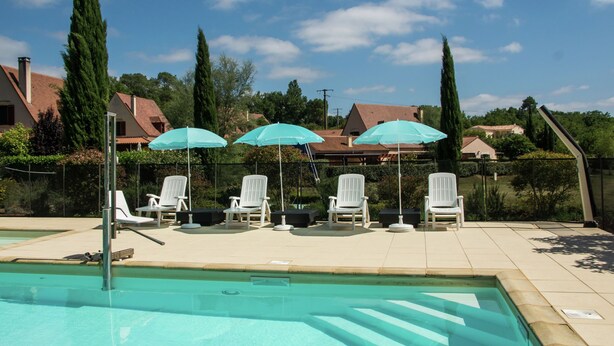 Outdoor pool - Cosy Holiday Home in Castelnaud-la-chapelle (Castelnaud-la-Chapelle)