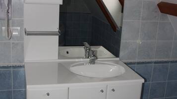 House | Bathroom | Bathtub, towels