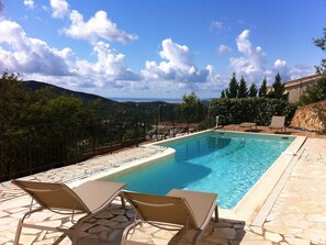 Exterior - Spacious Villa With Panoramic Views, Located in the Provence (La Londe-les-Maures)