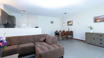 House | Private kitchen | Cookware/dishes/utensils