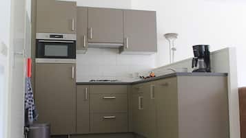 Cookware/dishes/utensils