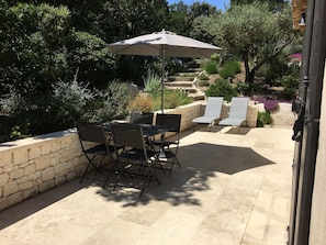 Villa | Balcony - Beautiful Villa With air Conditioning, Large Private Swimming Pool and Near St. Remy-de-provence (Eyragues)