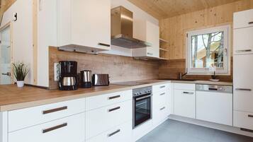 Chalet | Private kitchen | Toaster, high chair