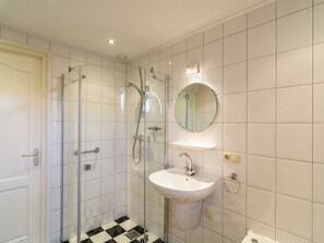 Ferienhaus | Badezimmer | Badewanne, Handtücher