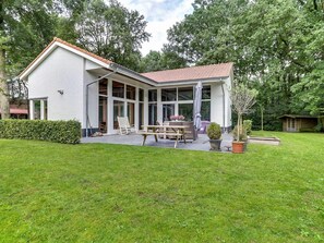 Villa | Exterior - Spacious Family Villa Uden (Uden)