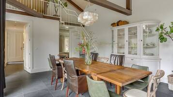 Villa | Dining