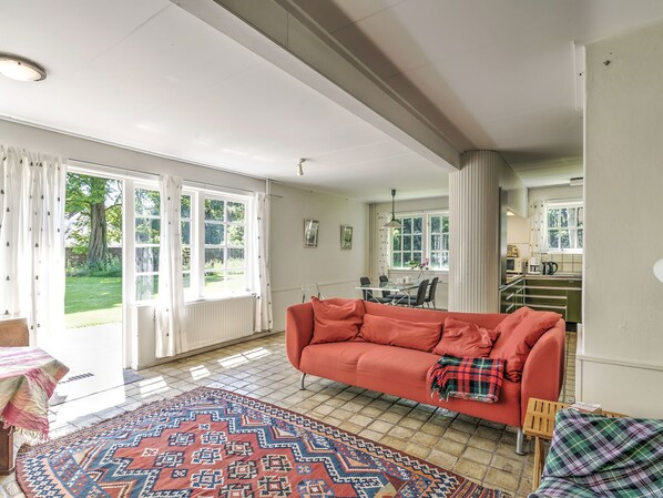 Fireplace - Lovely Chalet near Sea in Oostvoorne (Oostvoorne)