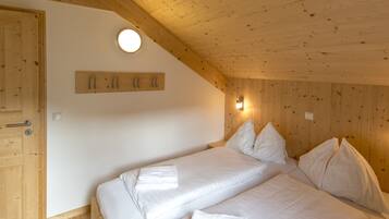 Chalet | 4 bedrooms, individually furnished, bed sheets