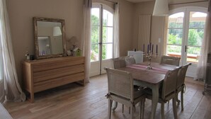 Dining - Atmospheric Villa in Pottery Town Salernes , Near Many Lovely Villages (Villecroze)
