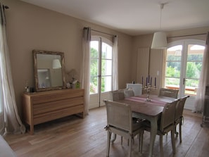 Dining - Atmospheric Villa in Pottery Town Salernes , Near Many Lovely Villages (Villecroze)