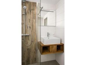 Bungalow | Bathroom - Bungalow on Texel Near De Slufter Reserve (De Cocksdorp)