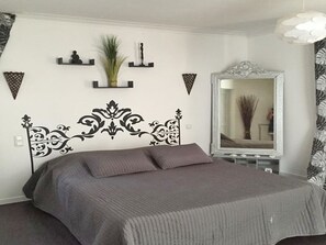 Villa | 3 bedrooms, individually furnished, iron/ironing board, bed sheets - Villa in Puget-sur-argens With Pool & Garden (Puget-sur-Argens)