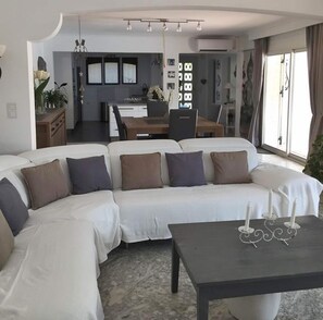 Villa | Living room - Villa in Puget-sur-argens With Pool & Garden (Puget-sur-Argens)