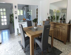 Villa | Dining - Villa in Puget-sur-argens With Pool & Garden (Puget-sur-Argens)