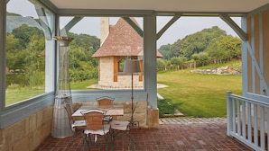 Villa | Balcony - Beautiful Villa in Normandy With Private Terrace (Trouville-sur-Mer)