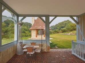 Villa | Balcony - Beautiful Villa in Normandy With Private Terrace (Trouville-sur-Mer)