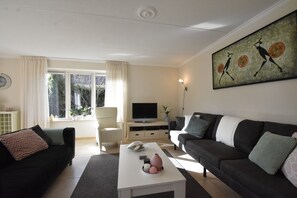 House | Living room - Family Home in Zeewolde by Forest Trails (Zeewolde)