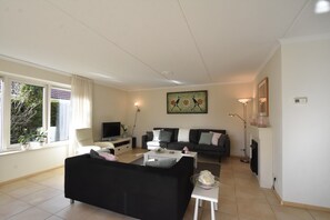 House | Living room - Family Home in Zeewolde by Forest Trails (Zeewolde)