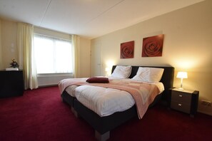 House | 3 bedrooms, individually furnished, iron/ironing board, bed sheets