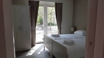 4 bedrooms, individually furnished, bed sheets