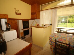 Apartment | Private kitchen - Garrigue Hideaway in Lanas (Lanas)