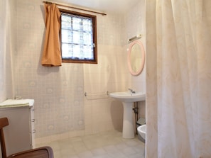 House | Bathroom | Shower - Holiday Home Along the River by a Lovely Hiking Forest Near Cunèges (Cuneges)