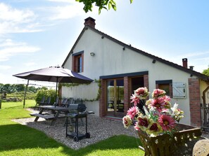 Balcony - Authentic Holiday Home in Oussoy-en-gâtinais With Private Swimming Pool (Oussoy-en-Gatinais)