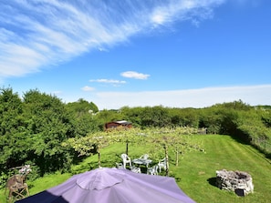 Outdoor dining - Authentic Holiday Home in Oussoy-en-gâtinais With Private Swimming Pool (Oussoy-en-Gatinais)