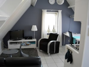 Living room | DVD player, MP3 dock