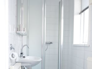 Bathroom | Shower, towels
