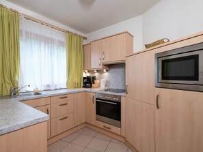 Apartment | Private kitchen - Spacious Apartment on Slopes in Saalbach-hinterglemm (Saalbach-Hinterglemm)
