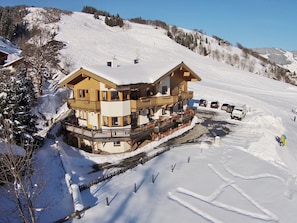 Exterior - Spacious Apartment on Slopes in Saalbach-hinterglemm (Saalbach-Hinterglemm)