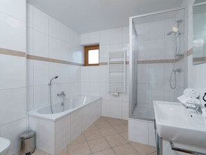 Apartment | Bathroom - Spacious Apartment on Slopes in Saalbach-hinterglemm (Saalbach-Hinterglemm)