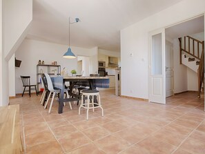 Dining - Impressive Villa Overlooking the Hill (Joyeuse)