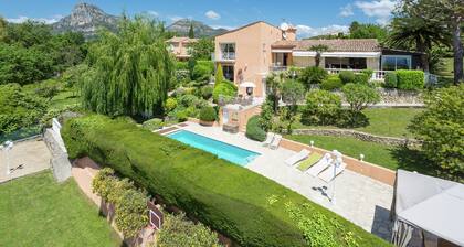 Stately Villa in La Gaude With Relaxation Area and Pool