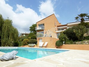 Exterior - Stately Villa in La Gaude With Relaxation Area and Pool (La Gaude)