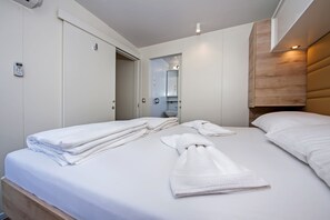 Premium Mobile Home, 2 Bedrooms, Terrace, Garden Area