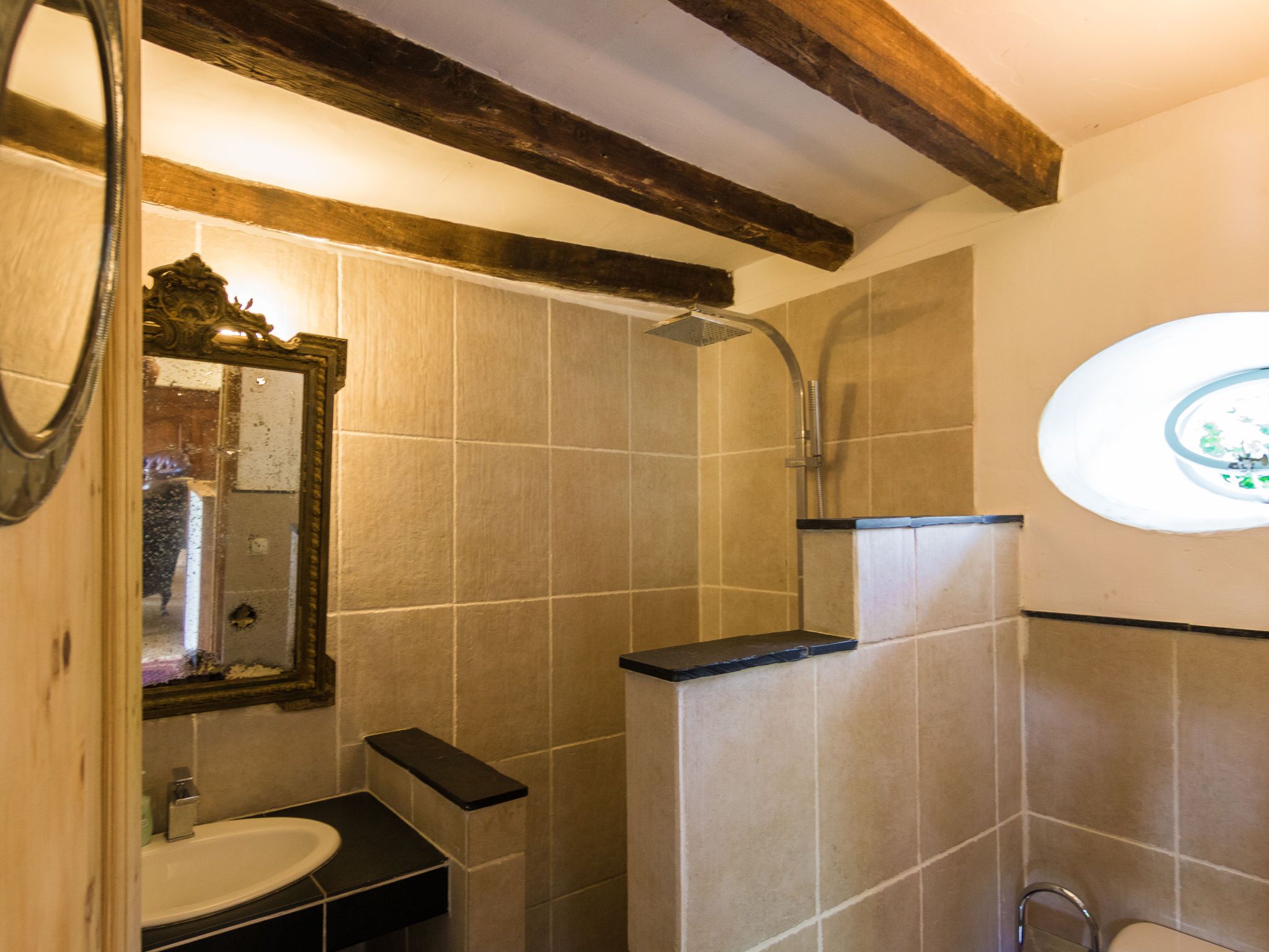 Cottage | Phòng tắm | Buồng tắm vòi sen, khăn tắm 