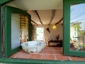Regadera y toallas