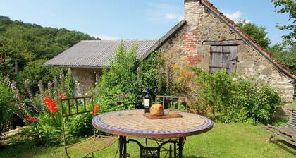 Beautiful Cottage Near Forest in Juillac