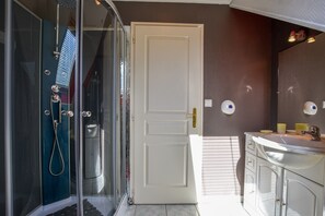 Villa | Bilik Mandi