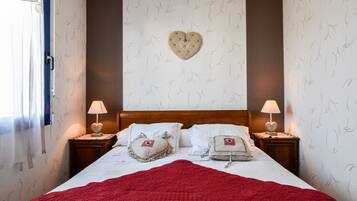 Villa | 4 bedrooms, individually furnished, bed sheets