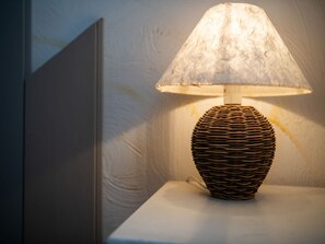 4 kamar tidur dan dilengkapi dengan perabotan berbeda-beda